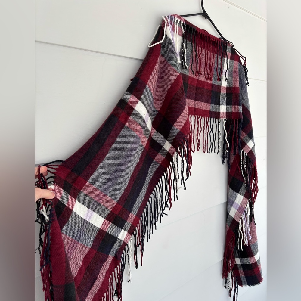 American Eagle Outfitters Long Plaid Scarf Wrap Tassel Fringe Black Red Cozy - Picture 7 of 7
